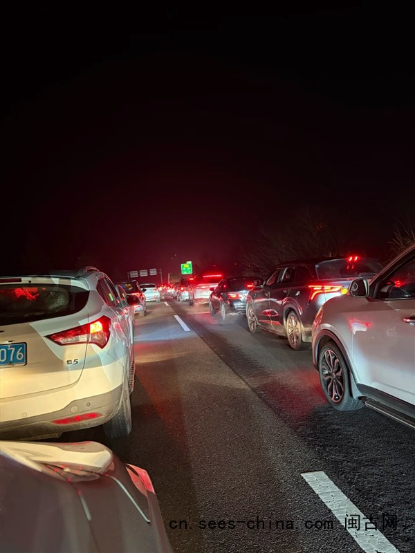 &ldquo;大聪明&rdquo;们半夜出发全堵高速上了