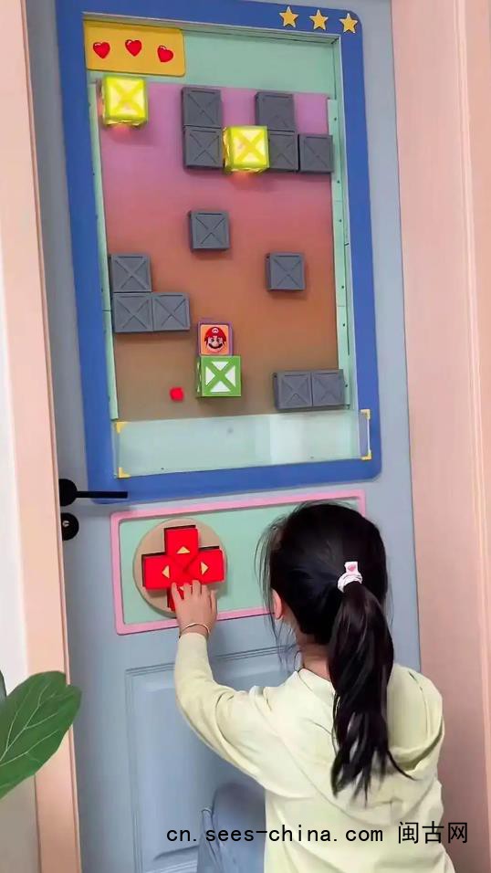 不想女儿玩手机宝爸手搓了个游乐场