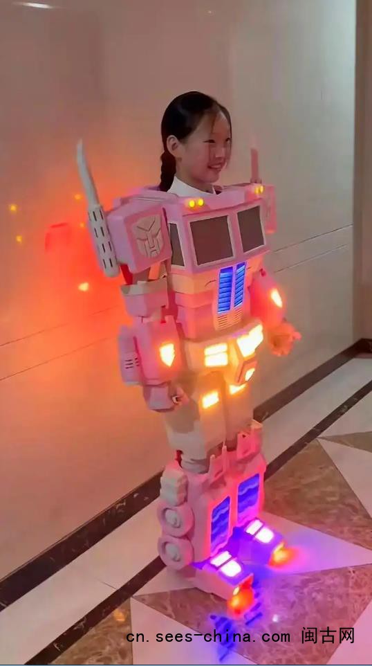 不想女儿玩手机宝爸手搓了个游乐场