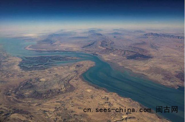 韩股跌超7%触发暂停交易 霍尔木兹封锁引发股市动荡