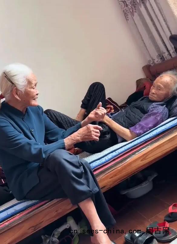 91岁女儿受委屈向113岁妈妈哭诉