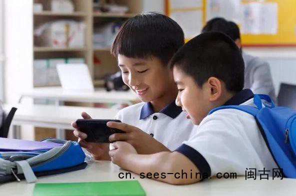 初二男生非要买手机 爸妈愁到深夜