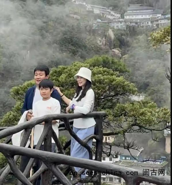 佟大为带家人到三清山游玩被偶遇