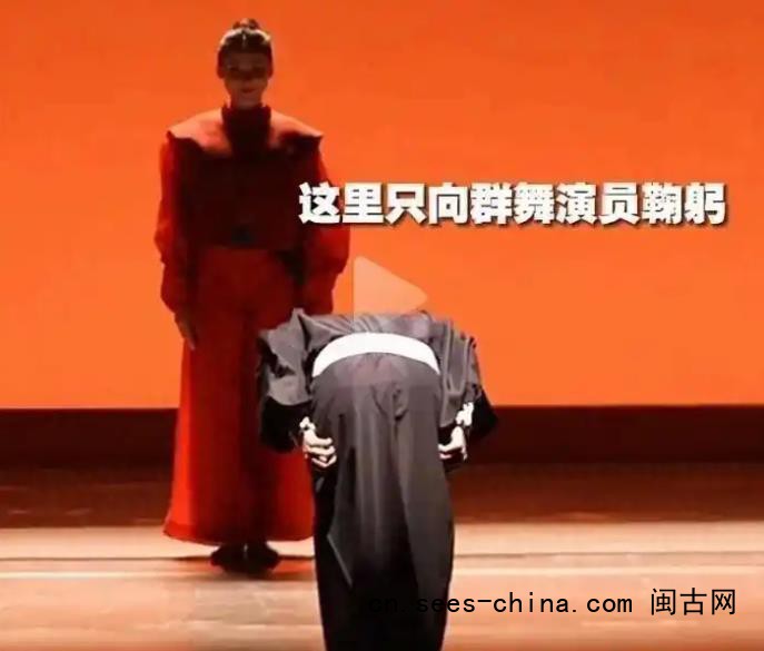 舞剧演员脱掉和服才向观众谢幕鞠躬