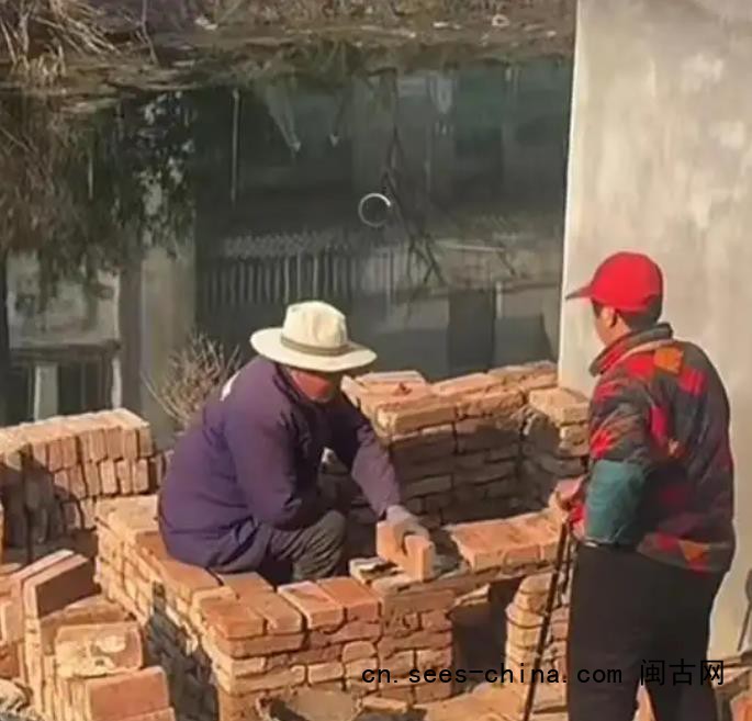 爷爷得知孙女怀孕立刻搭了个鸡窝