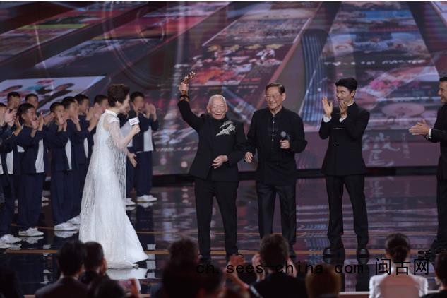 81岁袁和平获北影节终身成就奖