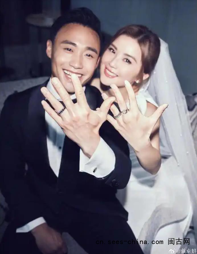 蔡卓妍再婚老公是小10岁健身教练