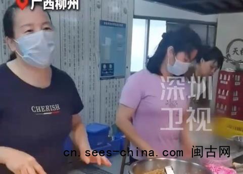 柳州一小店给受灾群众免费供应螺蛳粉