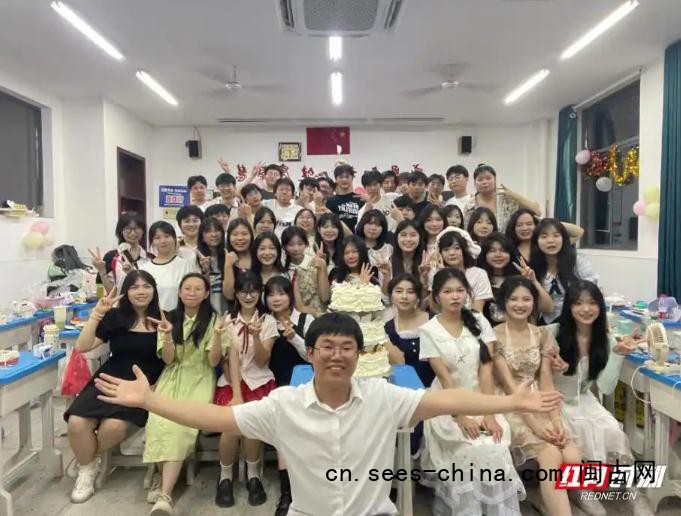 00后班主任把垫底班带到年级第一