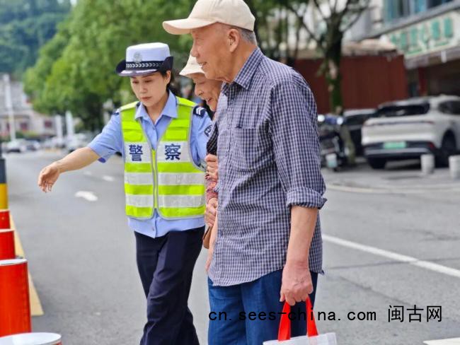 女生高考582分 查分后给警察发短信