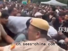 印度首都爆发大规模抗议，要求印度教育部长辞职！