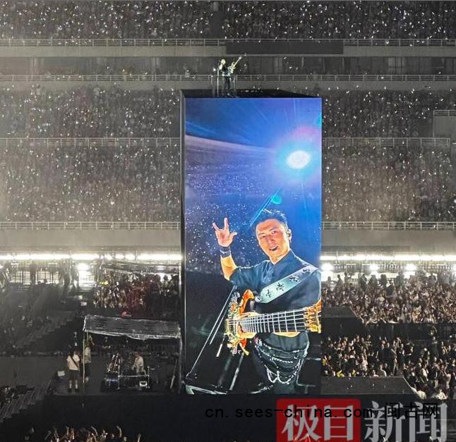谢霆锋演唱会上对天空说谢谢你