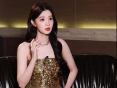 王楚然自曝近视700多度,为上镜硬改眯眼习惯