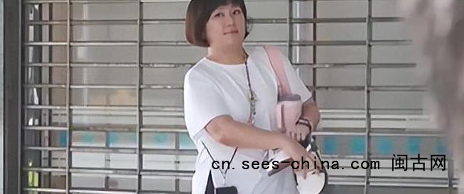 44岁Selina接娃放学大变样