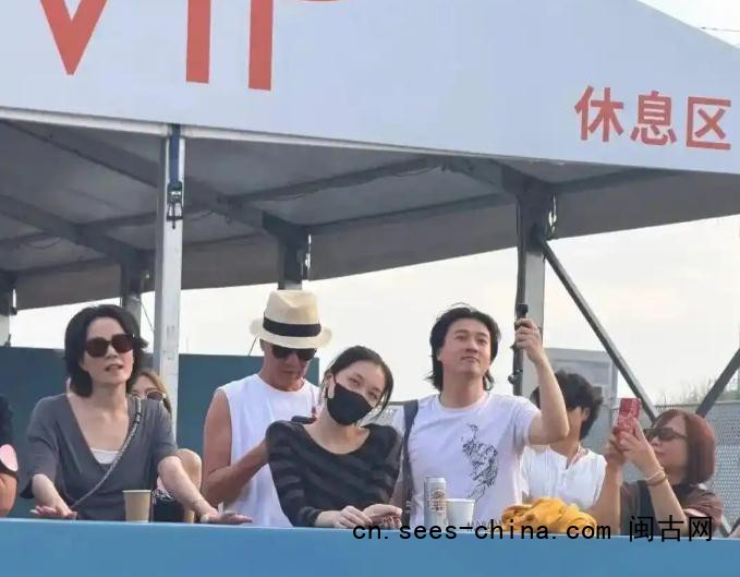 王菲现身阿那亚